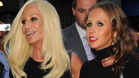 figlia di domatella versace|Allegra Versace: chi è la figlia di Donatella e di che malattia soffre .